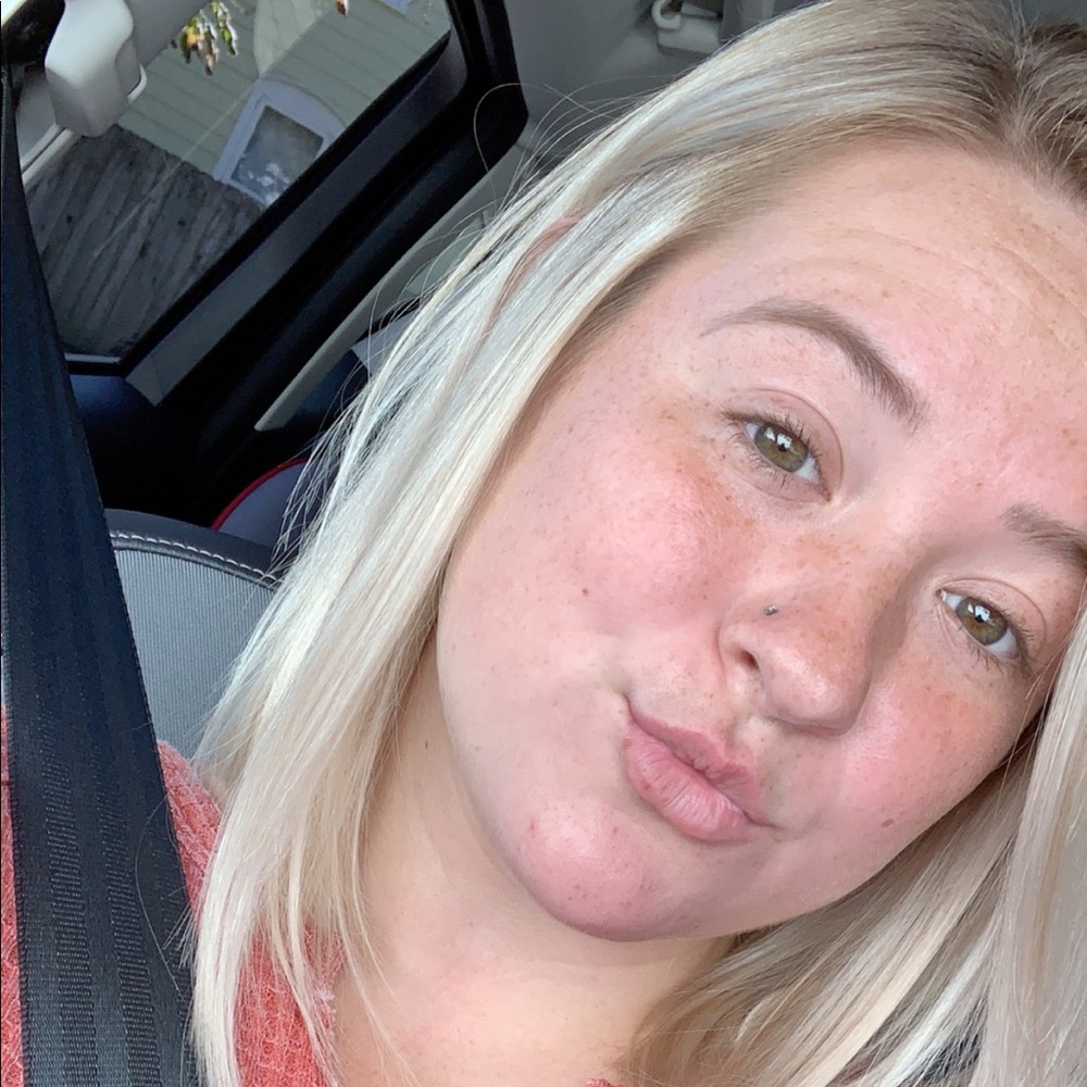 Meet your Posher, Olivia
